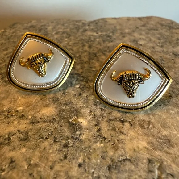 Gold and White Bull/Steer Head Design Cufflinks - Picture 2 of 8